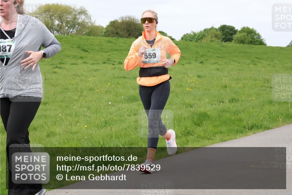 04.05.2025 - 8. Wedeler Halbmarathon Lena Gebhardt http://msf.ph/oto/7839529 04.05.2025 11:44:01 Laufen 187, 559 meine-sportfotos.de