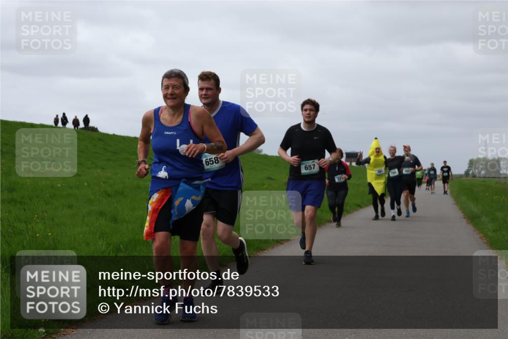 04.05.2025 - 8. Wedeler Halbmarathon Yannick Fuchs http://msf.ph/oto/7839533 04.05.2025 12:04:37 Laufen 658, 657, 571, 780 meine-sportfotos.de