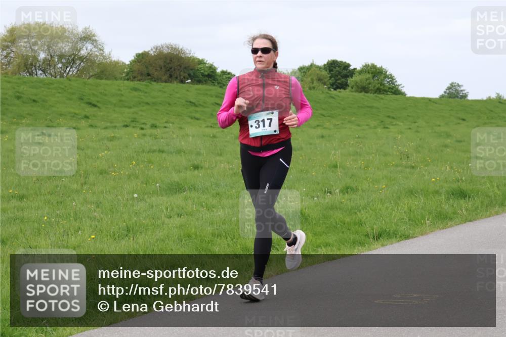 04.05.2025 - 8. Wedeler Halbmarathon Lena Gebhardt http://msf.ph/oto/7839541 04.05.2025 11:44:03 Laufen 317 meine-sportfotos.de