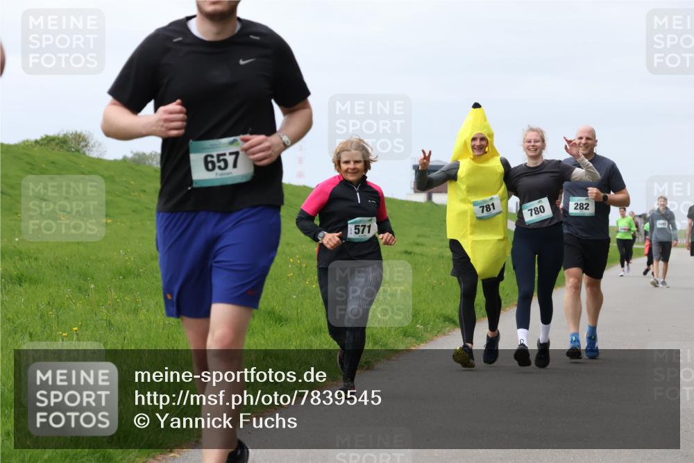 04.05.2025 - 8. Wedeler Halbmarathon Yannick Fuchs http://msf.ph/oto/7839545 04.05.2025 12:04:38 Laufen 657, 571, 781, 780, 282 meine-sportfotos.de