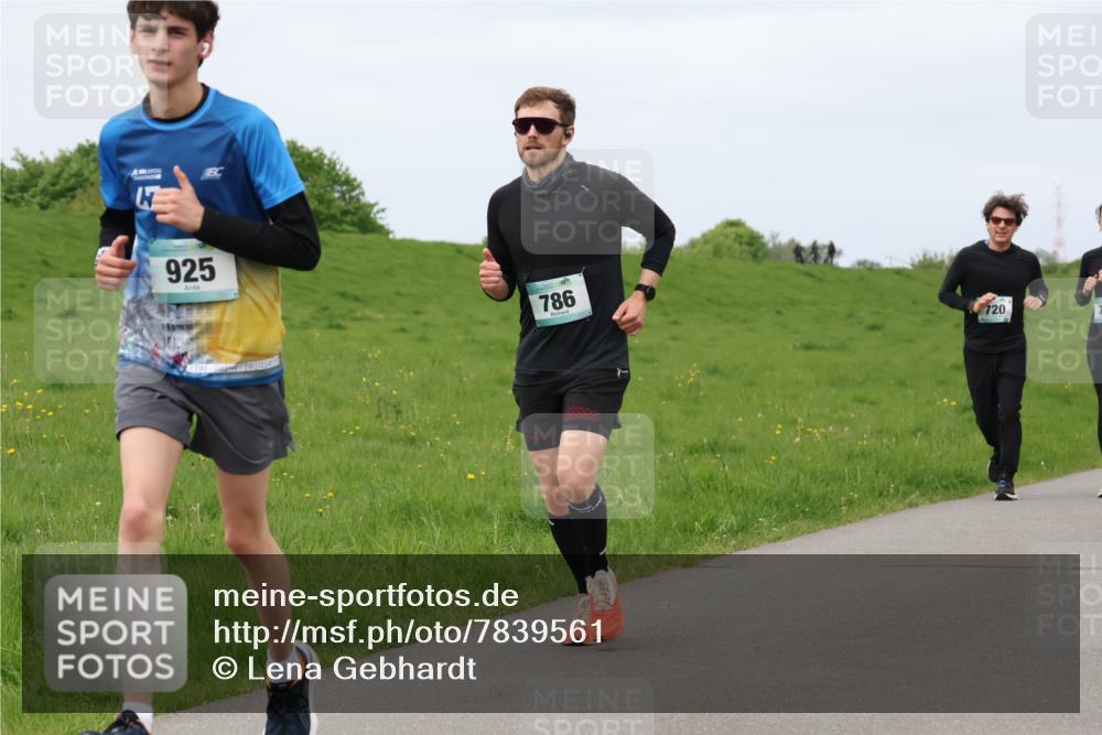 04.05.2025 - 8. Wedeler Halbmarathon Lena Gebhardt http://msf.ph/oto/7839561 04.05.2025 11:44:14 Laufen 925, 786, 720 meine-sportfotos.de