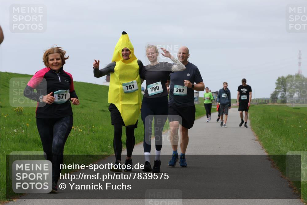 04.05.2025 - 8. Wedeler Halbmarathon Yannick Fuchs http://msf.ph/oto/7839575 04.05.2025 12:04:39 Laufen 571, 781, 780, 282, 600, 100, 683 meine-sportfotos.de