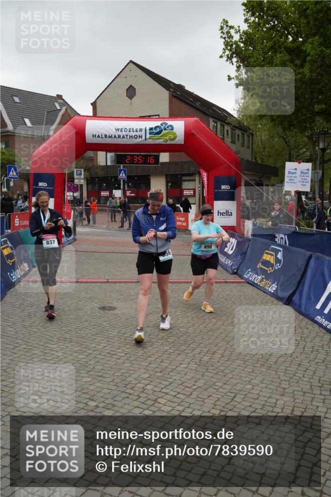 04.05.2025 - 8. Wedeler Halbmarathon Felixshl http://msf.ph/oto/7839590 04.05.2025 12:35:13 Ziel 698, 856 meine-sportfotos.de