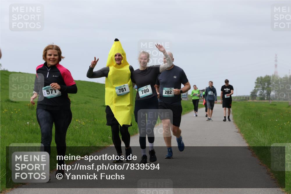 04.05.2025 - 8. Wedeler Halbmarathon Yannick Fuchs http://msf.ph/oto/7839594 04.05.2025 12:04:39 Laufen 571, 781, 780, 282 meine-sportfotos.de
