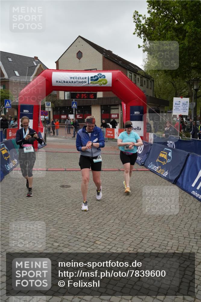 04.05.2025 - 8. Wedeler Halbmarathon Felixshl http://msf.ph/oto/7839600 04.05.2025 12:35:14 Ziel 698, 856 meine-sportfotos.de