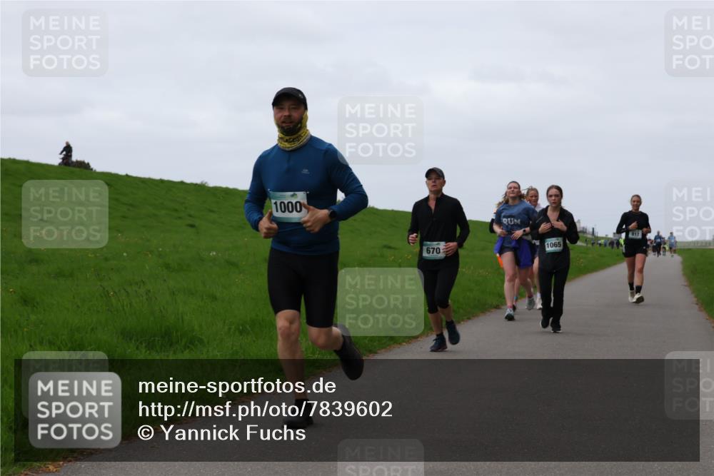 04.05.2025 - 8. Wedeler Halbmarathon Yannick Fuchs http://msf.ph/oto/7839602 04.05.2025 11:25:55 Laufen 1000, 670, 1065, 817 meine-sportfotos.de