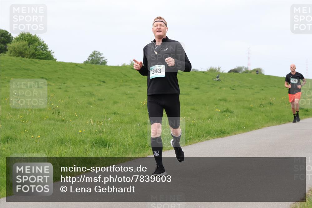 04.05.2025 - 8. Wedeler Halbmarathon Lena Gebhardt http://msf.ph/oto/7839603 04.05.2025 11:44:20 Laufen 343, 429 meine-sportfotos.de