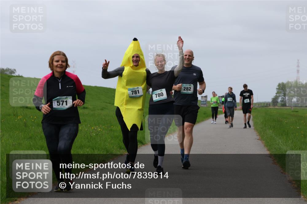 04.05.2025 - 8. Wedeler Halbmarathon Yannick Fuchs http://msf.ph/oto/7839614 04.05.2025 12:04:39 Laufen 571, 781, 780, 282, 1005 meine-sportfotos.de
