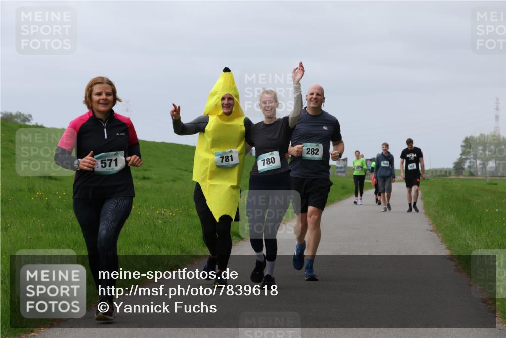04.05.2025 - 8. Wedeler Halbmarathon Yannick Fuchs http://msf.ph/oto/7839618 04.05.2025 12:04:39 Laufen 571, 781, 282, 780 meine-sportfotos.de