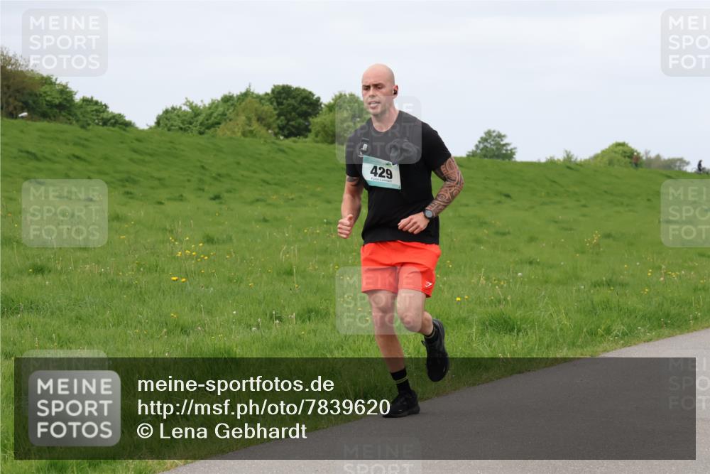 04.05.2025 - 8. Wedeler Halbmarathon Lena Gebhardt http://msf.ph/oto/7839620 04.05.2025 11:44:29 Laufen 429 meine-sportfotos.de