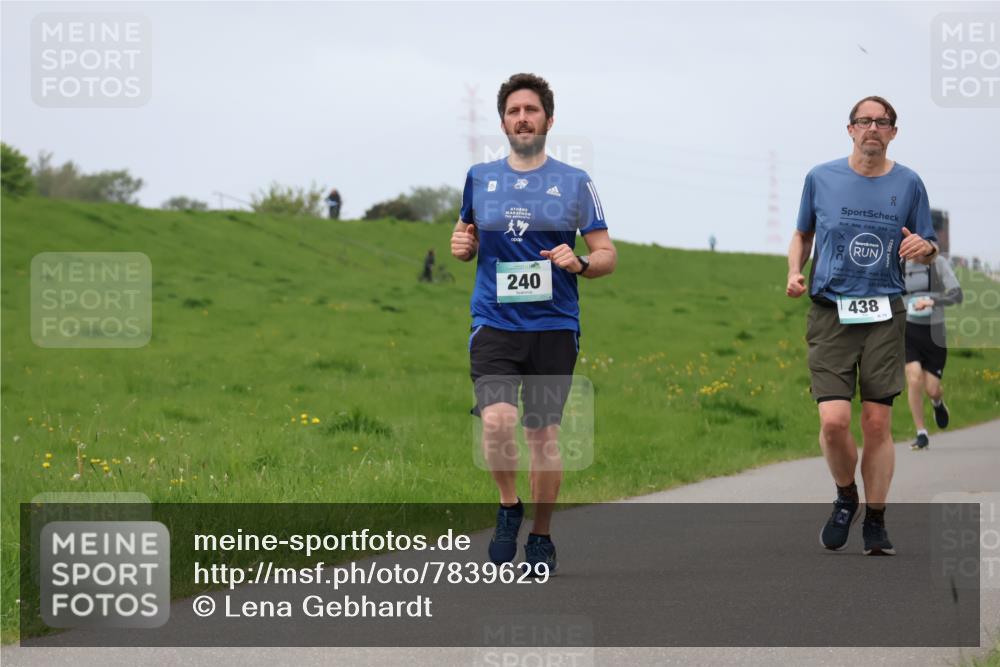 04.05.2025 - 8. Wedeler Halbmarathon Lena Gebhardt http://msf.ph/oto/7839629 04.05.2025 11:44:38 Laufen 240, 00, 438 meine-sportfotos.de