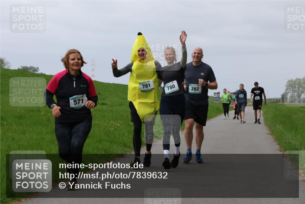 04.05.2025 - 8. Wedeler Halbmarathon Yannick Fuchs http://msf.ph/oto/7839632 04.05.2025 12:04:39 Laufen 781, 571, 780, 282, 1005 meine-sportfotos.de