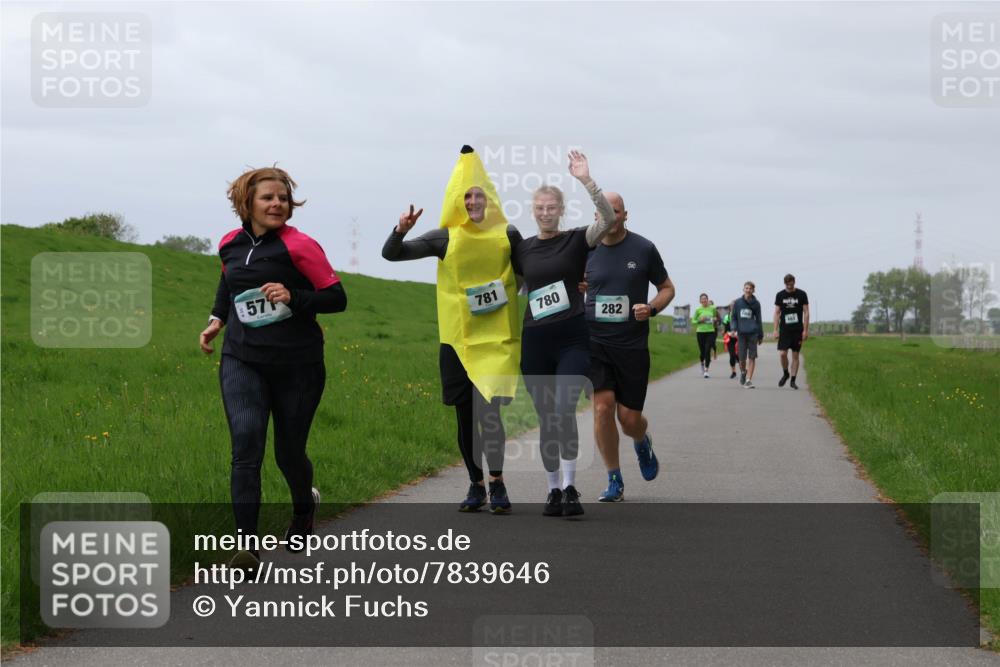 04.05.2025 - 8. Wedeler Halbmarathon Yannick Fuchs http://msf.ph/oto/7839646 04.05.2025 12:04:40 Laufen 57, 781, 780, 282 meine-sportfotos.de