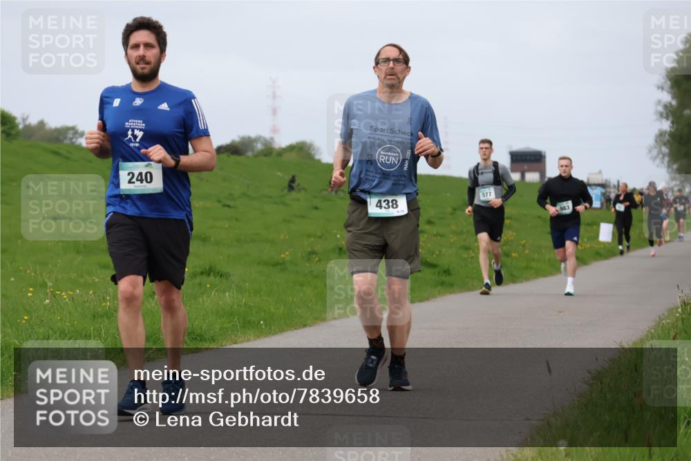04.05.2025 - 8. Wedeler Halbmarathon Lena Gebhardt http://msf.ph/oto/7839658 04.05.2025 11:44:41 Laufen 240, 00, 2023, 2, 438, 577, 983 meine-sportfotos.de