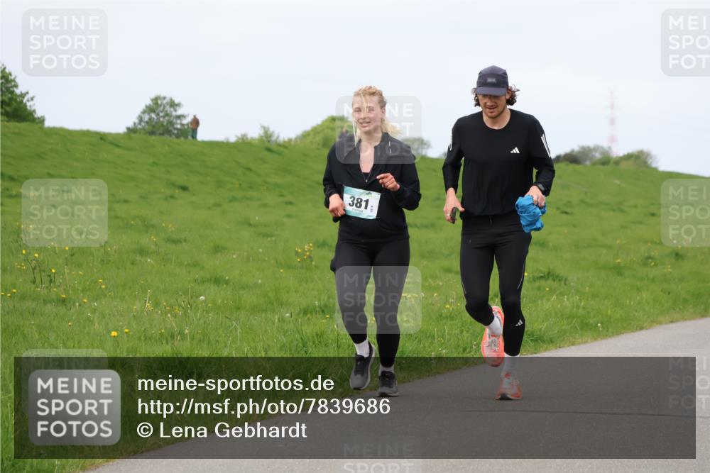 04.05.2025 - 8. Wedeler Halbmarathon Lena Gebhardt http://msf.ph/oto/7839686 04.05.2025 11:45:02 Laufen 381 meine-sportfotos.de