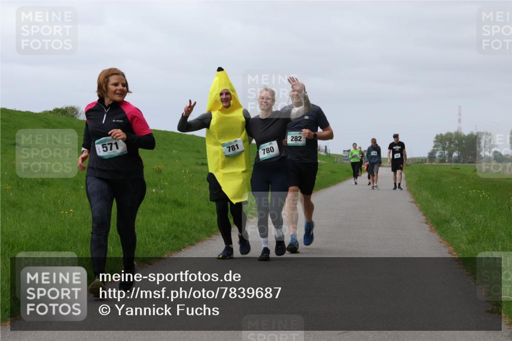 04.05.2025 - 8. Wedeler Halbmarathon Yannick Fuchs http://msf.ph/oto/7839687 04.05.2025 12:04:40 Laufen 571, 781, 282, 780, 200 meine-sportfotos.de