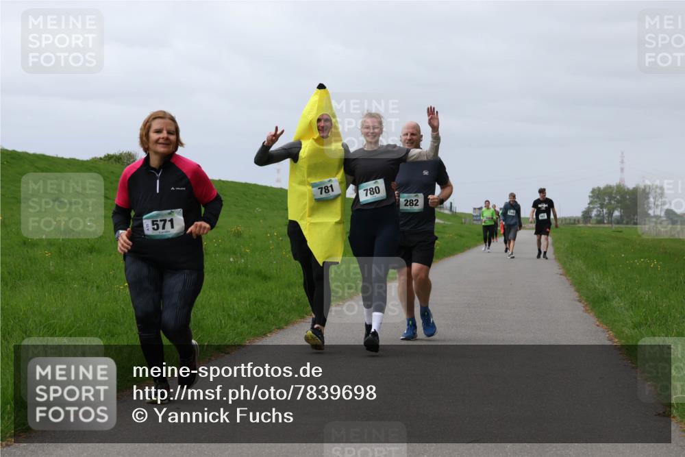 04.05.2025 - 8. Wedeler Halbmarathon Yannick Fuchs http://msf.ph/oto/7839698 04.05.2025 12:04:40 Laufen 781, 780, 571, 282 meine-sportfotos.de
