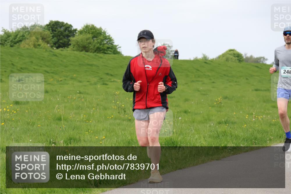 04.05.2025 - 8. Wedeler Halbmarathon Lena Gebhardt http://msf.ph/oto/7839701 04.05.2025 11:45:14 Laufen 248 meine-sportfotos.de