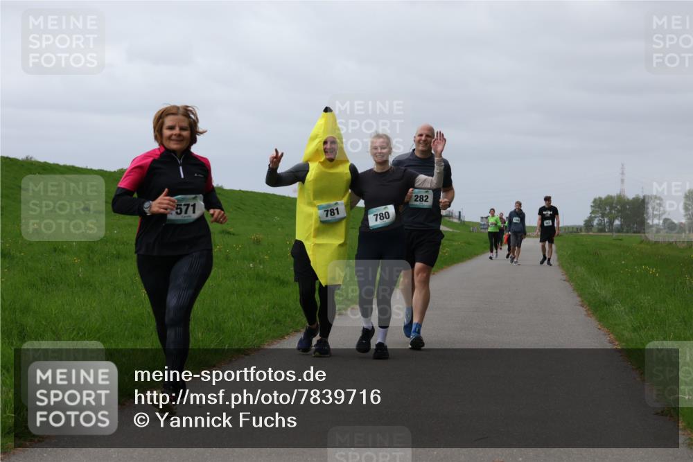 04.05.2025 - 8. Wedeler Halbmarathon Yannick Fuchs http://msf.ph/oto/7839716 04.05.2025 12:04:41 Laufen 571, 282, 781, 780 meine-sportfotos.de