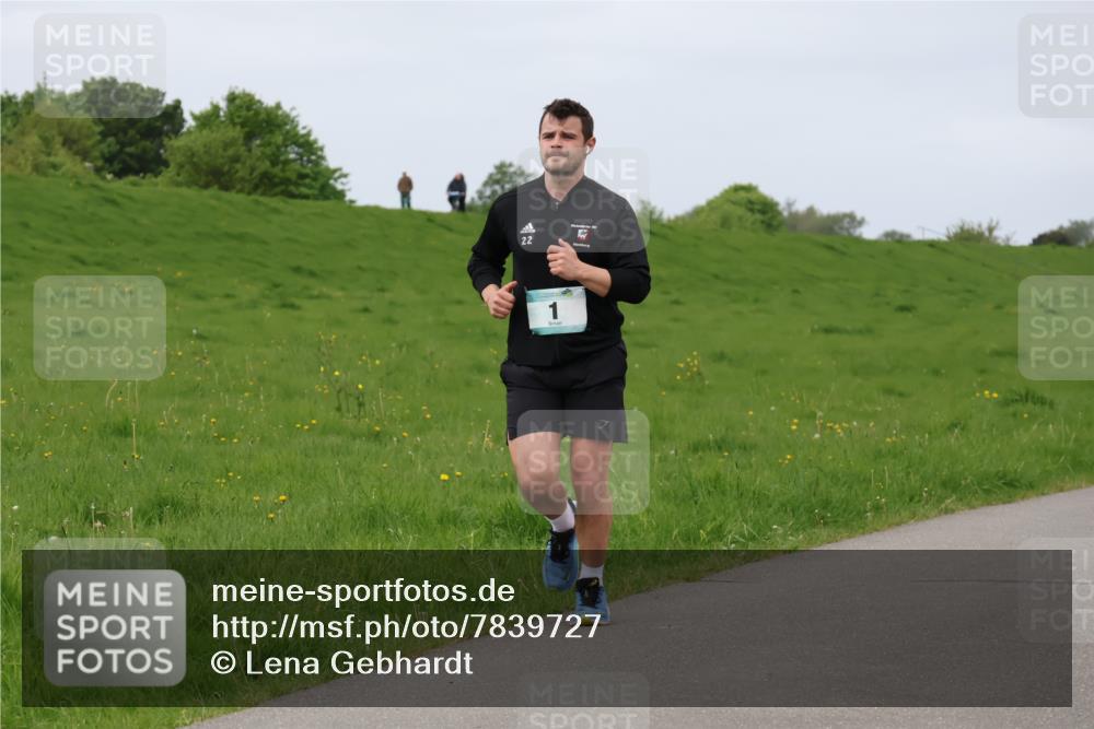 04.05.2025 - 8. Wedeler Halbmarathon Lena Gebhardt http://msf.ph/oto/7839727 04.05.2025 11:45:18 Laufen 22, 1 meine-sportfotos.de