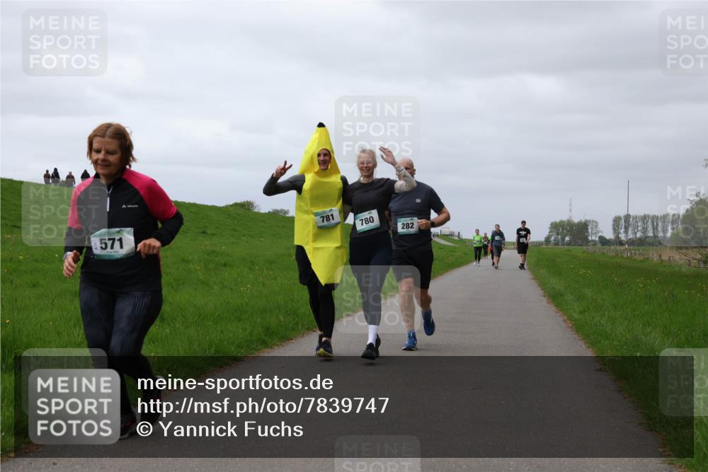 04.05.2025 - 8. Wedeler Halbmarathon Yannick Fuchs http://msf.ph/oto/7839747 04.05.2025 12:04:42 Laufen 571, 781, 780, 282 meine-sportfotos.de