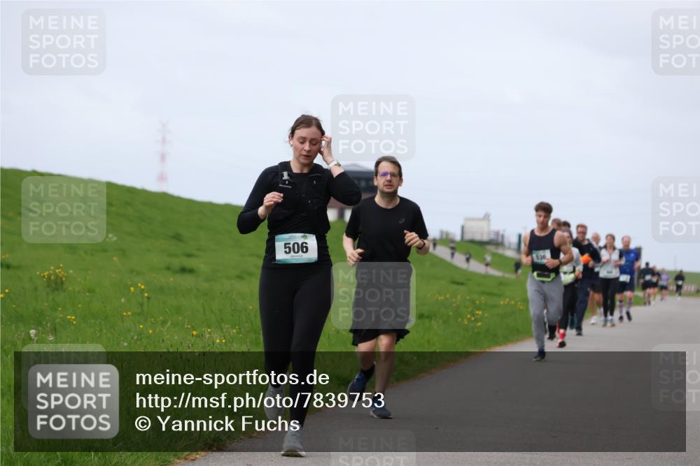 04.05.2025 - 8. Wedeler Halbmarathon Yannick Fuchs http://msf.ph/oto/7839753 04.05.2025 11:47:30 Laufen 506, 526 meine-sportfotos.de