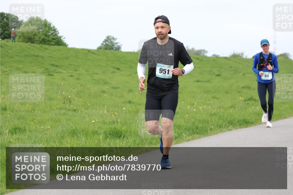 04.05.2025 - 8. Wedeler Halbmarathon Lena Gebhardt http://msf.ph/oto/7839770 04.05.2025 11:45:39 Laufen 951, 80 meine-sportfotos.de
