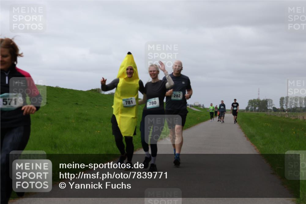 04.05.2025 - 8. Wedeler Halbmarathon Yannick Fuchs http://msf.ph/oto/7839771 04.05.2025 12:04:42 Laufen 571, 282, 781, 780 meine-sportfotos.de