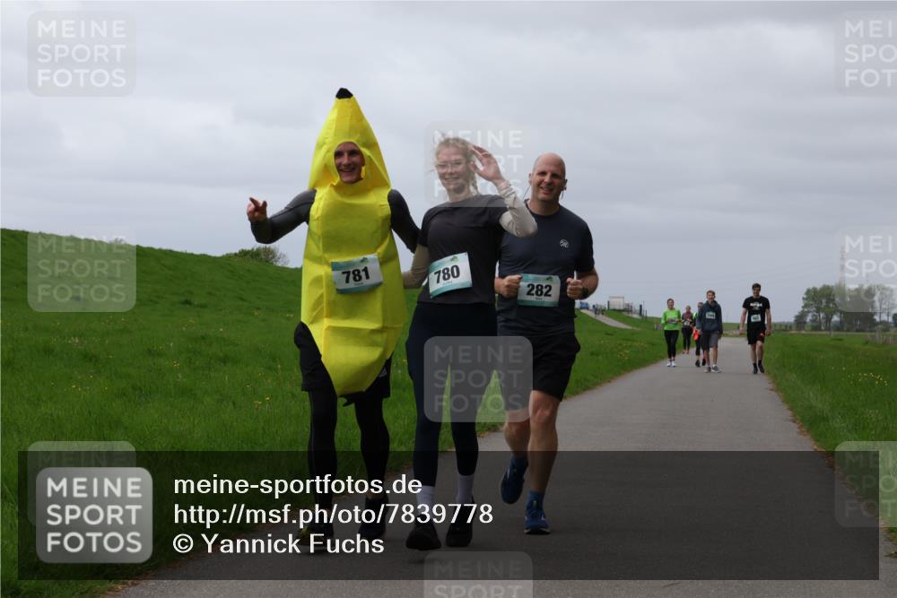 04.05.2025 - 8. Wedeler Halbmarathon Yannick Fuchs http://msf.ph/oto/7839778 04.05.2025 12:04:42 Laufen 781, 780, 282, 30 meine-sportfotos.de