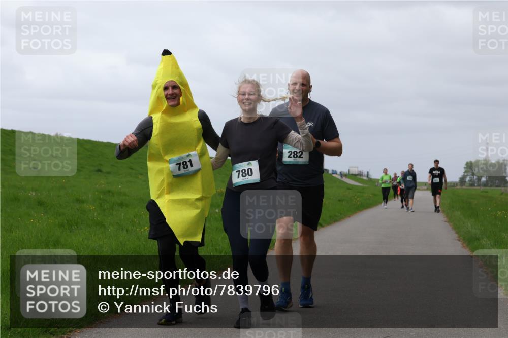 04.05.2025 - 8. Wedeler Halbmarathon Yannick Fuchs http://msf.ph/oto/7839796 04.05.2025 12:04:43 Laufen 781, 780, 282 meine-sportfotos.de