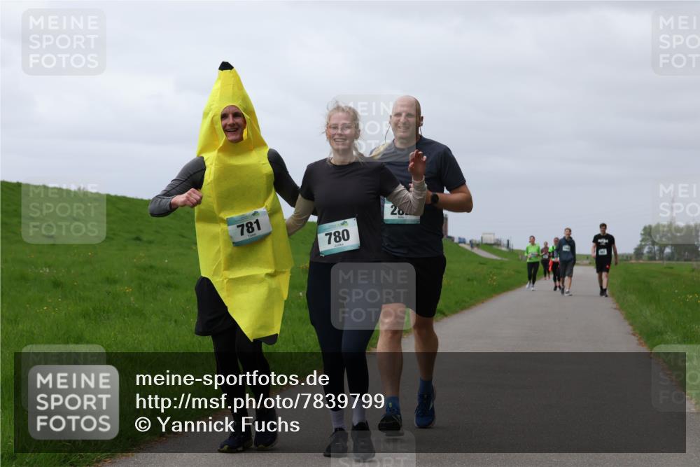 04.05.2025 - 8. Wedeler Halbmarathon Yannick Fuchs http://msf.ph/oto/7839799 04.05.2025 12:04:43 Laufen 781, 780 meine-sportfotos.de