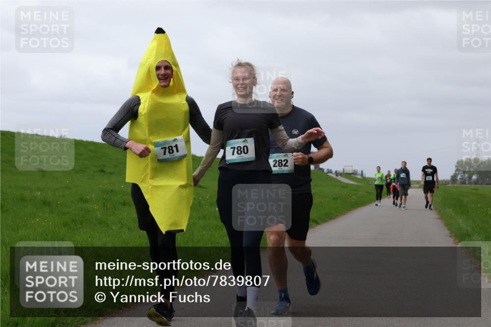 04.05.2025 - 8. Wedeler Halbmarathon Yannick Fuchs http://msf.ph/oto/7839807 04.05.2025 12:04:43 Laufen 781, 780, 282 meine-sportfotos.de