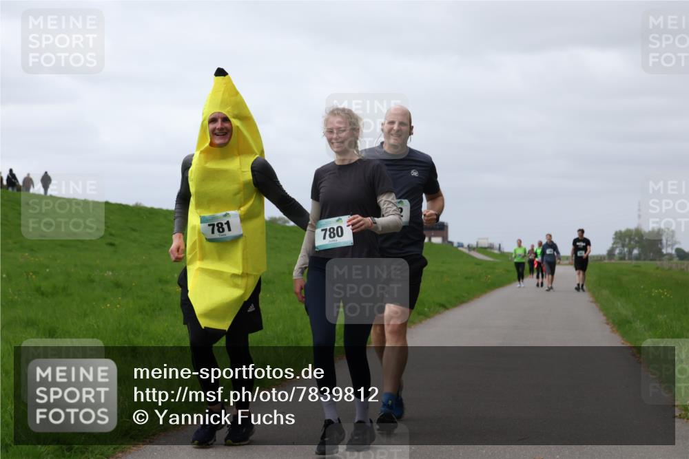04.05.2025 - 8. Wedeler Halbmarathon Yannick Fuchs http://msf.ph/oto/7839812 04.05.2025 12:04:43 Laufen 781, 780 meine-sportfotos.de