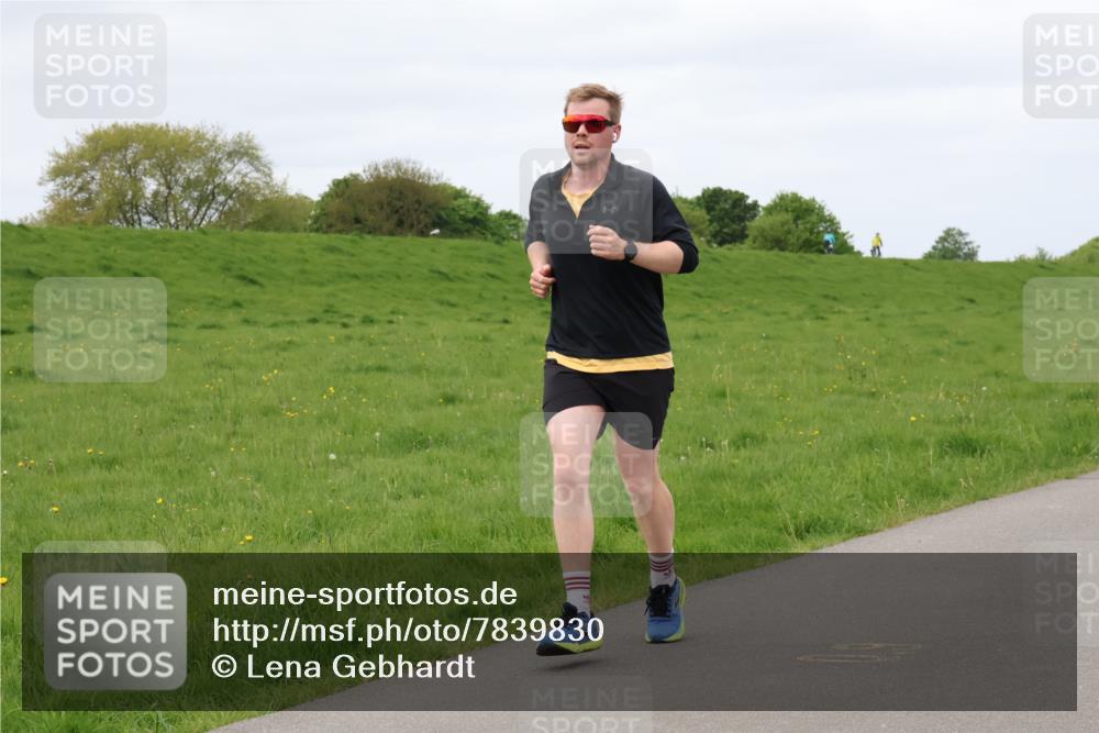 04.05.2025 - 8. Wedeler Halbmarathon Lena Gebhardt http://msf.ph/oto/7839830 04.05.2025 11:45:54 Laufen  meine-sportfotos.de