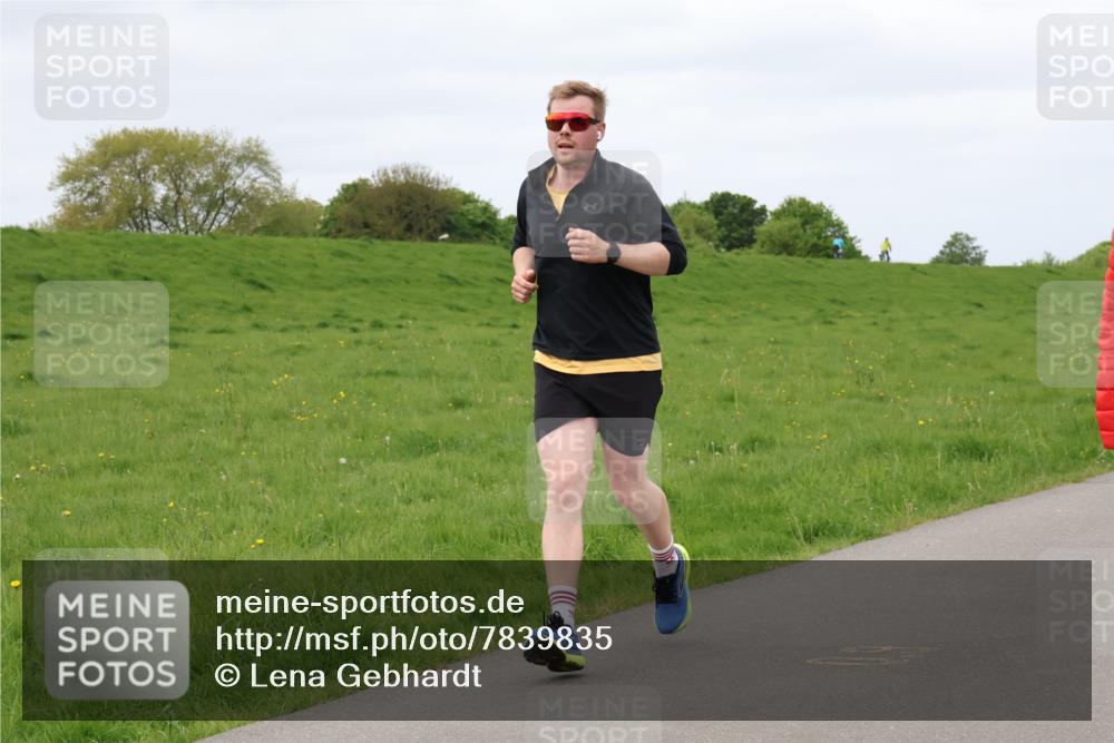 04.05.2025 - 8. Wedeler Halbmarathon Lena Gebhardt http://msf.ph/oto/7839835 04.05.2025 11:45:54 Laufen  meine-sportfotos.de