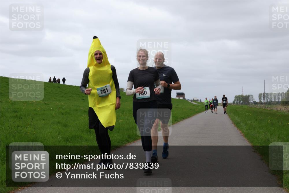 04.05.2025 - 8. Wedeler Halbmarathon Yannick Fuchs http://msf.ph/oto/7839839 04.05.2025 12:04:43 Laufen 781, 780, 500 meine-sportfotos.de