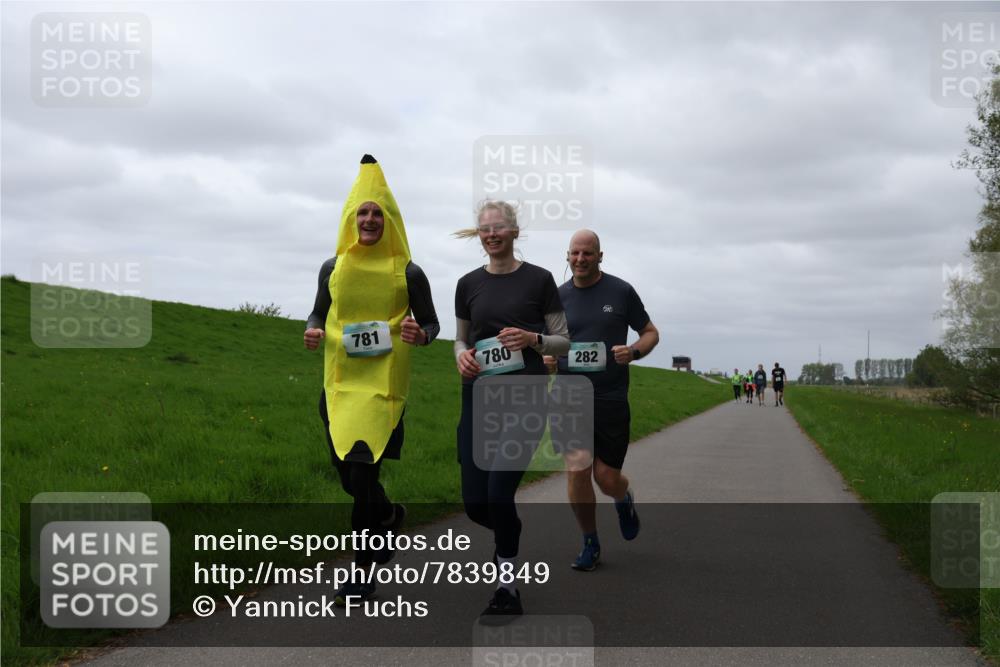 04.05.2025 - 8. Wedeler Halbmarathon Yannick Fuchs http://msf.ph/oto/7839849 04.05.2025 12:04:44 Laufen 781, 780, 282 meine-sportfotos.de