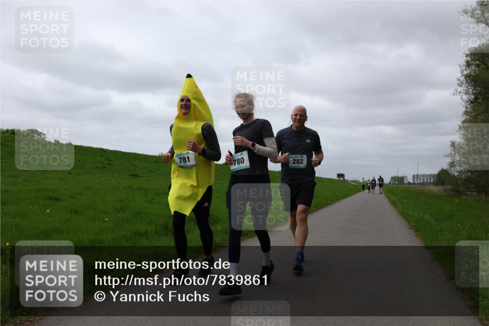 04.05.2025 - 8. Wedeler Halbmarathon Yannick Fuchs http://msf.ph/oto/7839861 04.05.2025 12:04:45 Laufen 781, 780, 282 meine-sportfotos.de