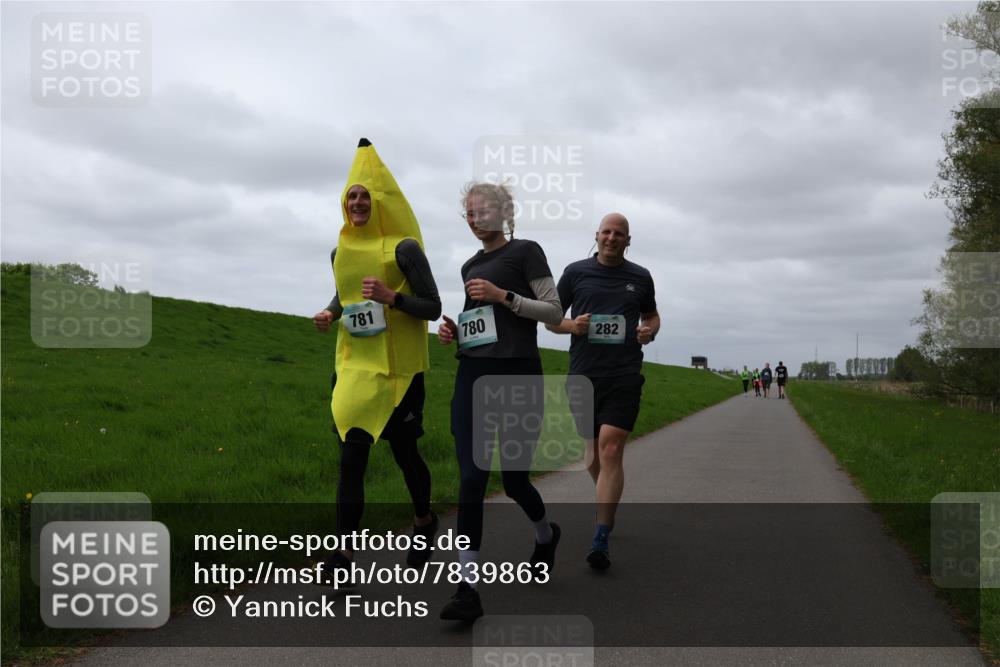 04.05.2025 - 8. Wedeler Halbmarathon Yannick Fuchs http://msf.ph/oto/7839863 04.05.2025 12:04:45 Laufen 781, 780, 282 meine-sportfotos.de