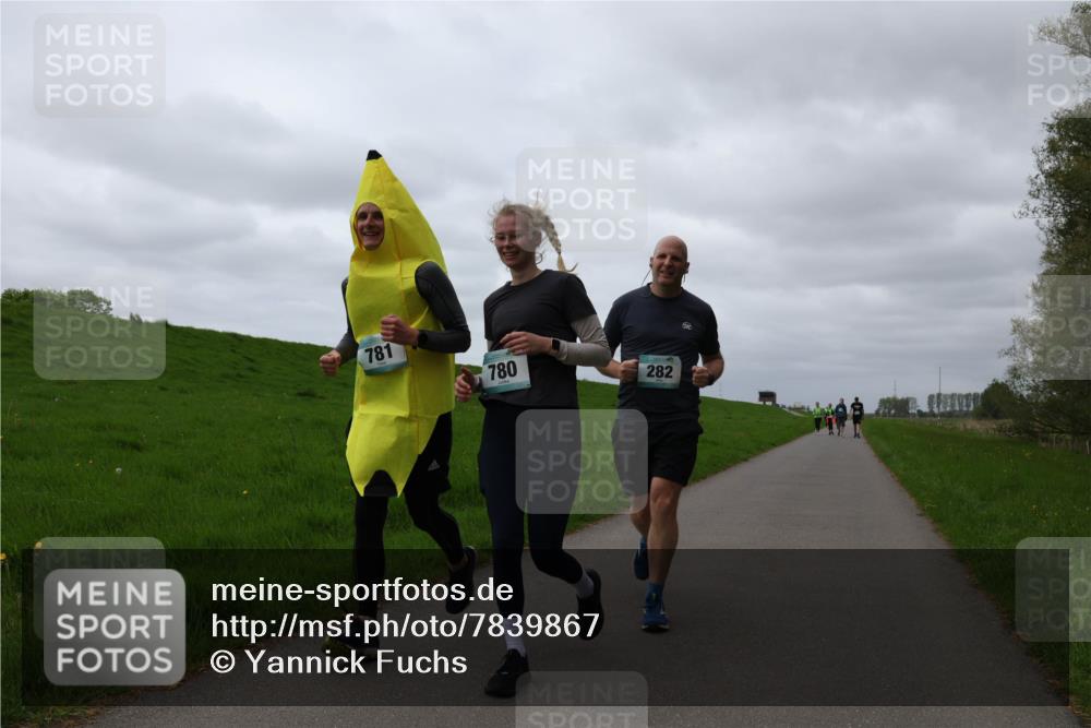 04.05.2025 - 8. Wedeler Halbmarathon Yannick Fuchs http://msf.ph/oto/7839867 04.05.2025 12:04:45 Laufen 781, 780, 282 meine-sportfotos.de