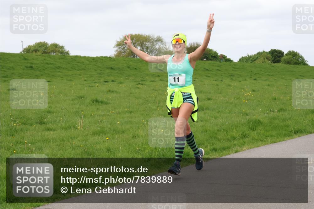 04.05.2025 - 8. Wedeler Halbmarathon Lena Gebhardt http://msf.ph/oto/7839889 04.05.2025 11:46:02 Laufen 11 meine-sportfotos.de