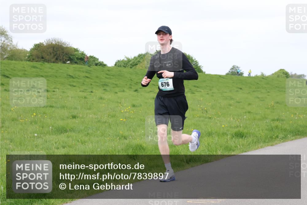 04.05.2025 - 8. Wedeler Halbmarathon Lena Gebhardt http://msf.ph/oto/7839897 04.05.2025 11:46:03 Laufen 676 meine-sportfotos.de