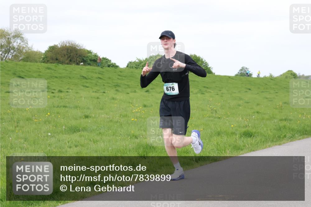 04.05.2025 - 8. Wedeler Halbmarathon Lena Gebhardt http://msf.ph/oto/7839899 04.05.2025 11:46:03 Laufen 676 meine-sportfotos.de