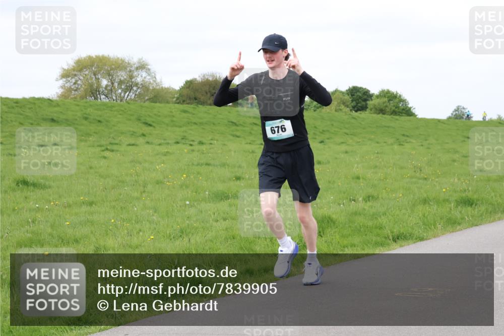 04.05.2025 - 8. Wedeler Halbmarathon Lena Gebhardt http://msf.ph/oto/7839905 04.05.2025 11:46:04 Laufen 676 meine-sportfotos.de