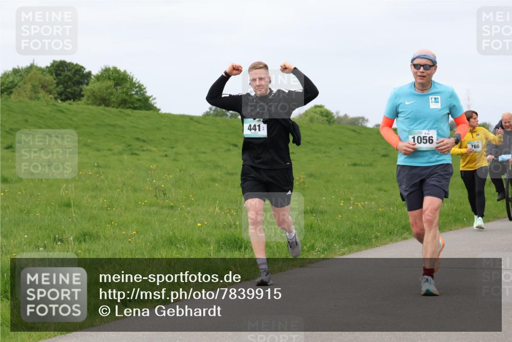 04.05.2025 - 8. Wedeler Halbmarathon Lena Gebhardt http://msf.ph/oto/7839915 04.05.2025 11:46:05 Laufen 441, 1056, 766 meine-sportfotos.de