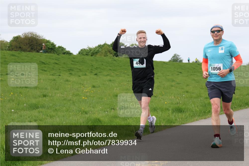 04.05.2025 - 8. Wedeler Halbmarathon Lena Gebhardt http://msf.ph/oto/7839934 04.05.2025 11:46:06 Laufen 44, 1056 meine-sportfotos.de