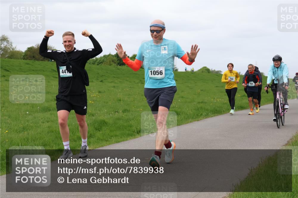04.05.2025 - 8. Wedeler Halbmarathon Lena Gebhardt http://msf.ph/oto/7839938 04.05.2025 11:46:07 Laufen 441, 1056, 766, 765 meine-sportfotos.de