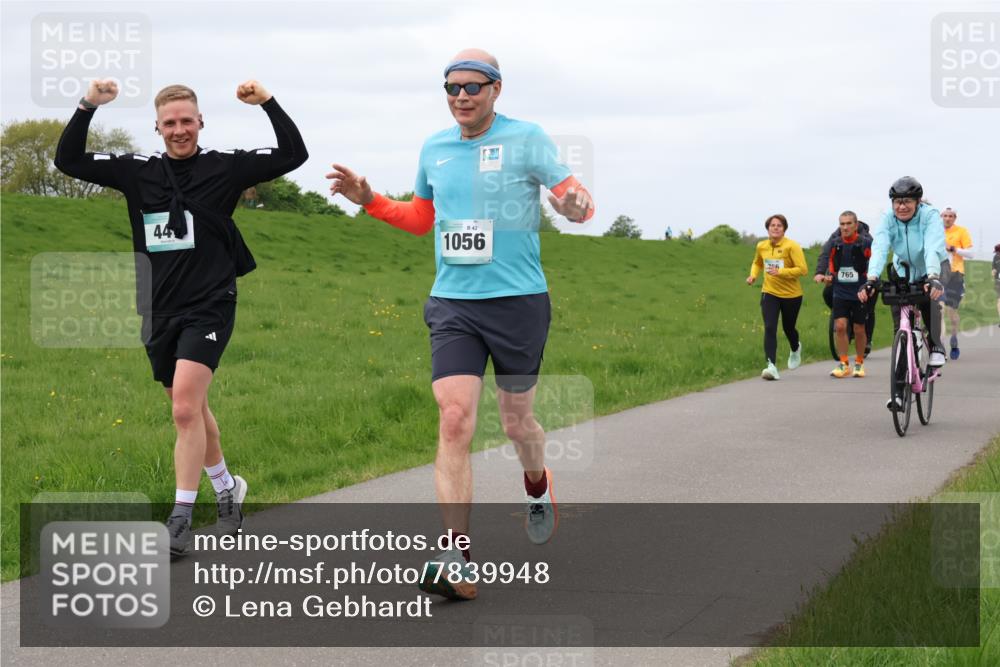 04.05.2025 - 8. Wedeler Halbmarathon Lena Gebhardt http://msf.ph/oto/7839948 04.05.2025 11:46:07 Laufen 44, 42, 1056, 765 meine-sportfotos.de
