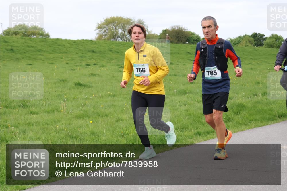 04.05.2025 - 8. Wedeler Halbmarathon Lena Gebhardt http://msf.ph/oto/7839958 04.05.2025 11:46:12 Laufen 766, 765 meine-sportfotos.de