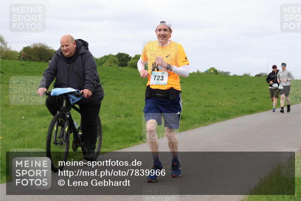 04.05.2025 - 8. Wedeler Halbmarathon Lena Gebhardt http://msf.ph/oto/7839966 04.05.2025 11:46:13 Laufen 723 meine-sportfotos.de